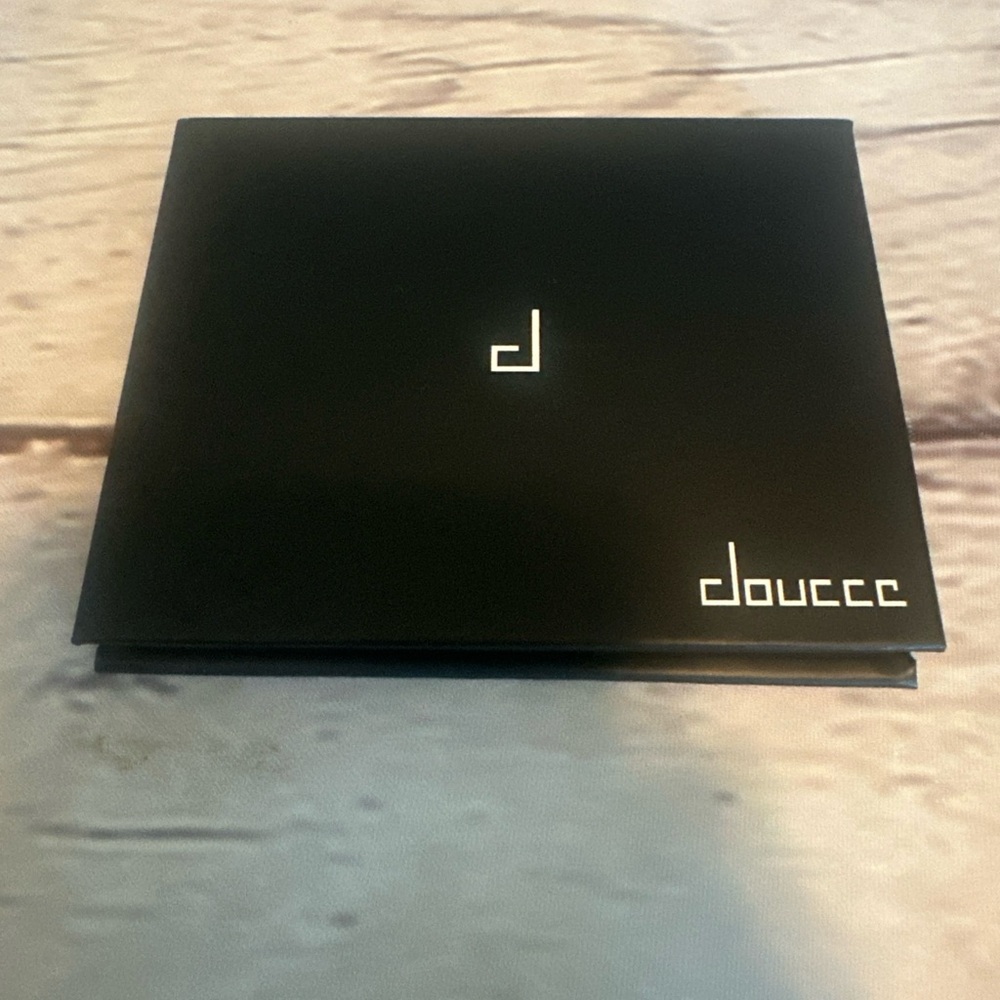 Doucce Freematic Eye Shadow Palette New Sealed